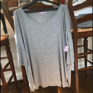 Calypso, Gray 3/4 length sleeve top, Slightly scooped neck, L